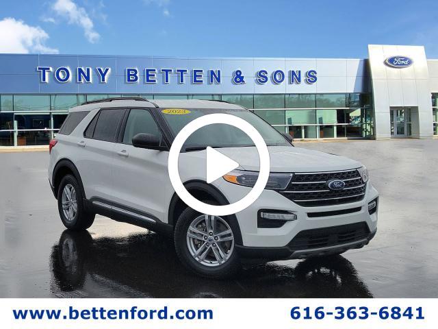 2023 Ford Explorer XLT photo 2