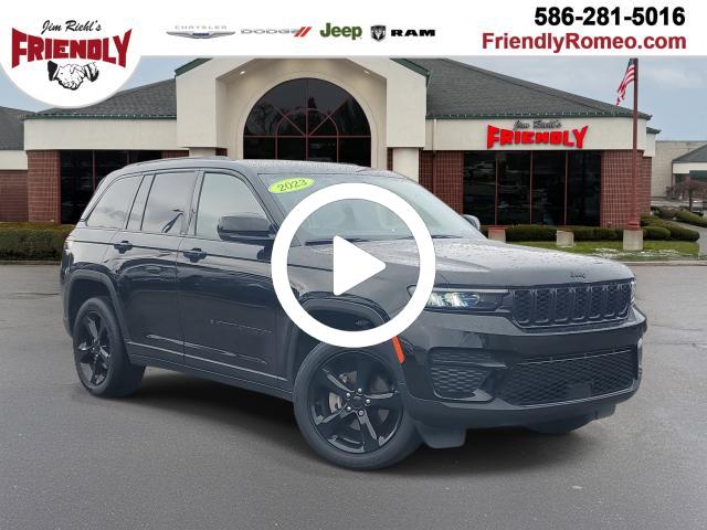 2023 Jeep Grand Cherokee Laredo photo 2