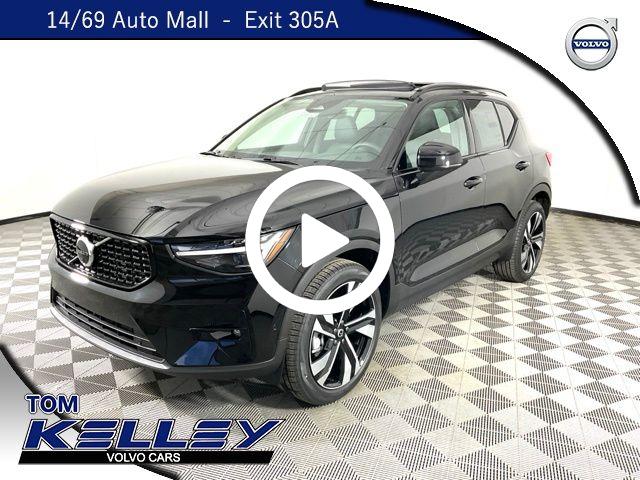 2025 Volvo XC40 photo 2