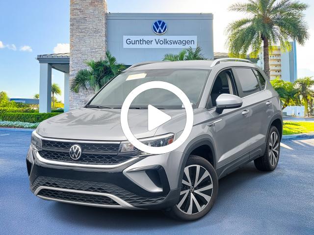 2022 Volkswagen Taos SE photo 2