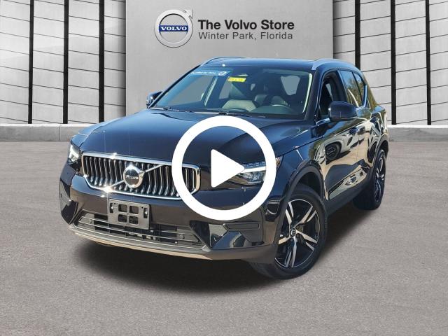 2025 Volvo XC40 Core photo 2