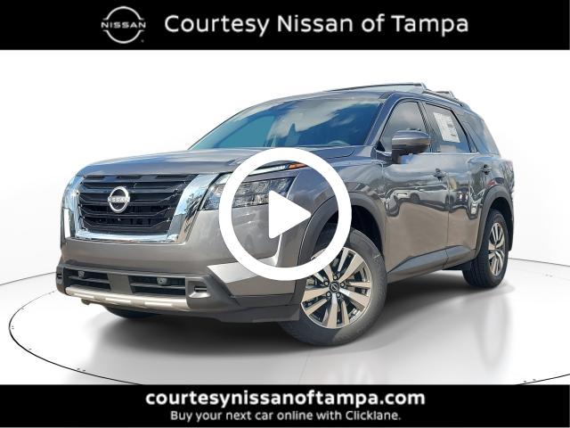 2025 Nissan Pathfinder SL photo 2