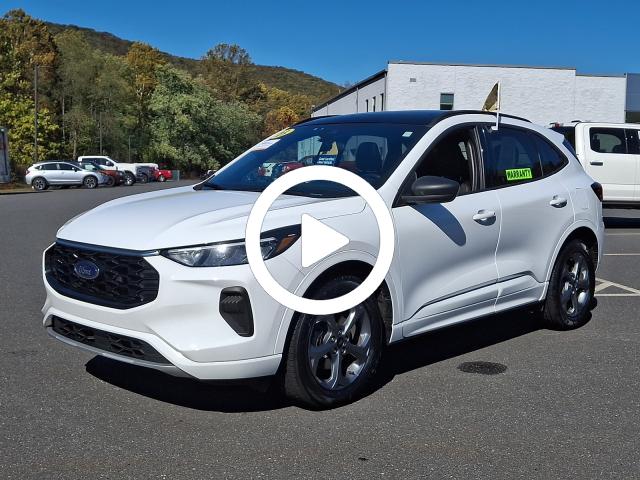2023 Ford Escape ST-Line photo 2