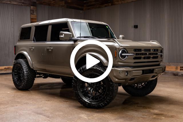 2025 Ford Bronco Outer Banks photo 2