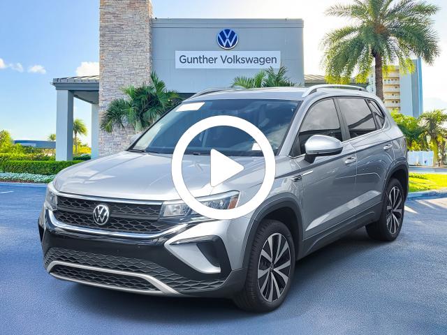 2022 Volkswagen Taos SE photo 2