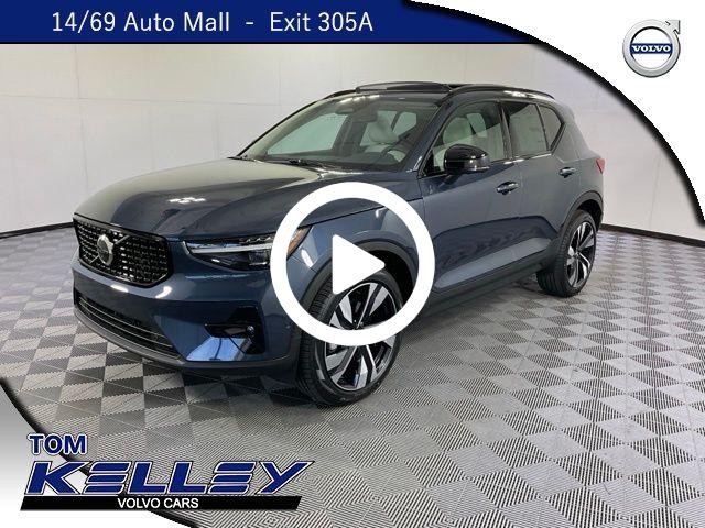 2026 Volvo XC40 photo 2