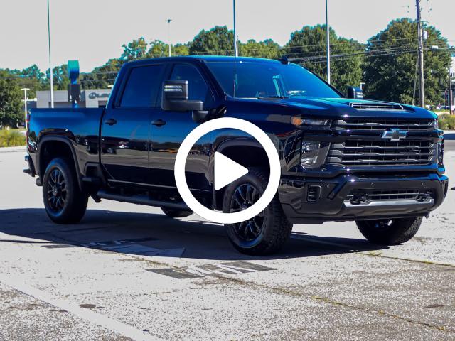 2025 Chevrolet Silverado 2500HD Custom photo 2