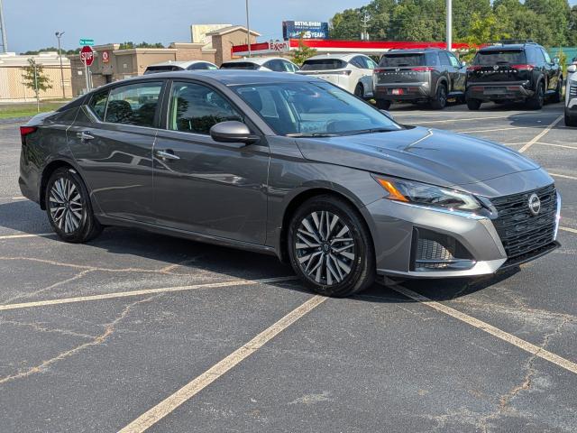 2025 Nissan Altima SV photo 11