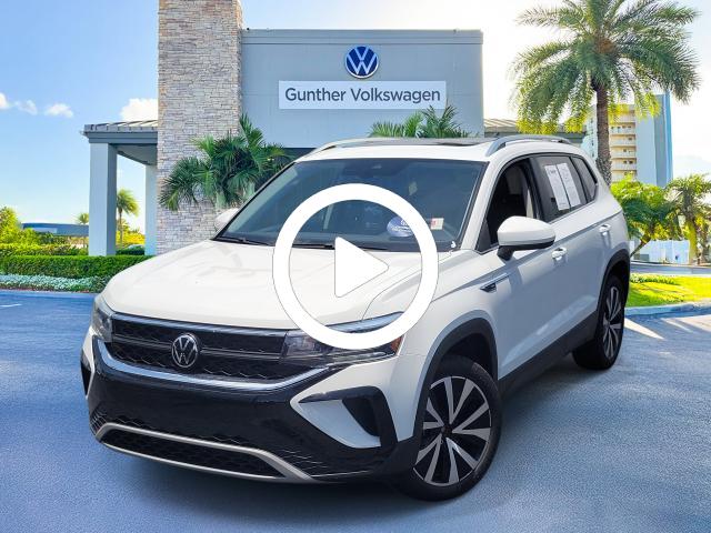 2022 Volkswagen Taos SE photo 2